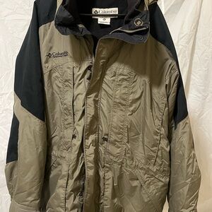 Columbia Black and Tan Performance Jacket with Water-Resistant Fabric